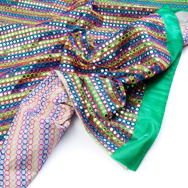 〔1m切り売り〕インドのスパンコールクロス布〔106cm〕 - グリーン 5 - フチの写真です