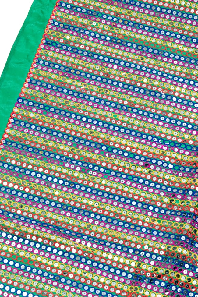 〔1m切り売り〕インドのスパンコールクロス布〔106cm〕 - グリーンの写真1枚目です。インドからやってきた切り売り布です。切り売り,計り売り布,布 生地,アジア布,手芸,生地,スパンコール,ファブリック,テーブルクロス,ソファーカバー,キラキラ布,豪華な布,スパンコール