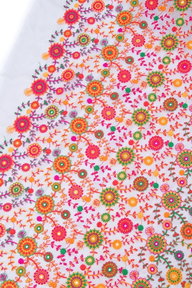 1m切り売り ラジャスタンの刺繍布 109cm ホワイト の通販 送料無料 Tirakita Com