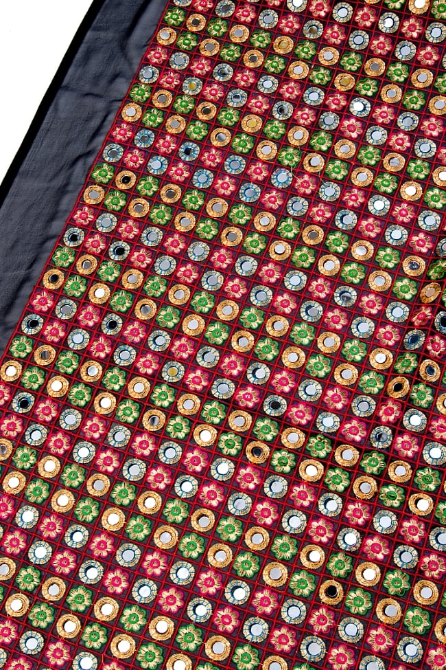 〔1m単位切り売り〕ミラーワーク付きラジャスタンの刺繍布〔107cm〕 - ブラックの写真