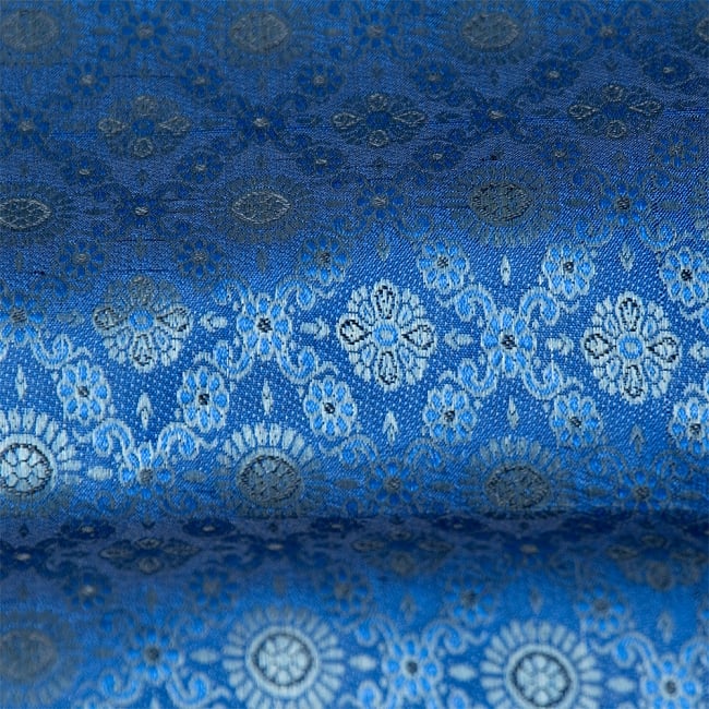 〔1m切り売り〕インドの伝統模様布〔幅約112cm〕 3 - 拡大写真です。独特な雰囲気があります。