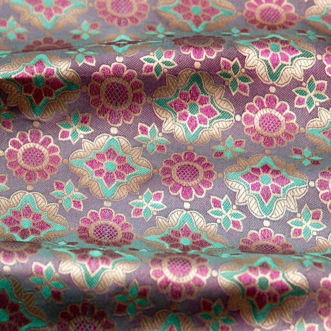 〔1m切り売り〕インドの伝統模様布〔幅約114cm〕 3 - 拡大写真です。独特な雰囲気があります。