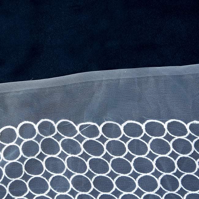 〔1m単位切り売り〕伝統模様刺繍のメッシュ生地布〔124cm〕 3 - 生地を近くからみてみました。