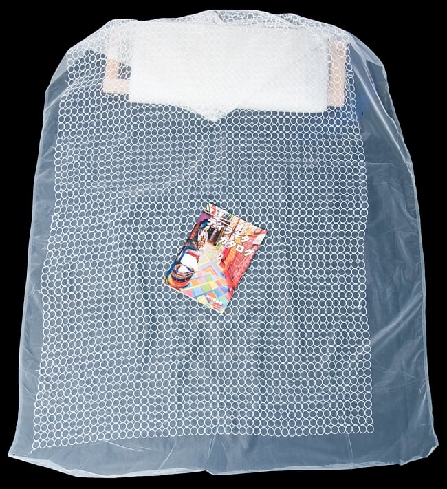 〔1m単位切り売り〕伝統模様刺繍のメッシュ生地布〔124cm〕 7 - A4の冊子と比較するとこのようなサイズ感になります。