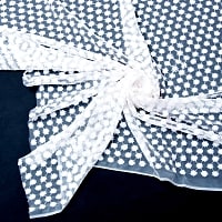〔1m単位切り売り〕伝統模様刺繍のメッシュ生地布〔106cm〕の商品写真
