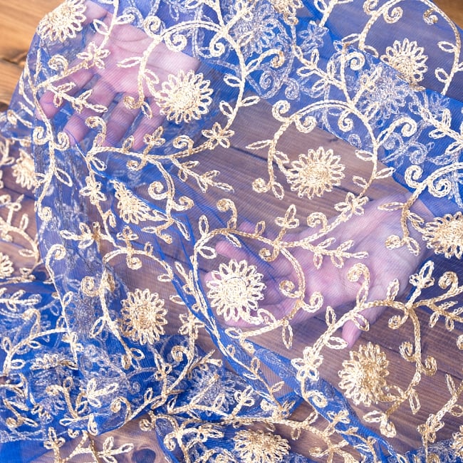 〔1m単位切り売り〕伝統模様刺繍のメッシュ生地布110cm 9 - 類似品のスケ感です。