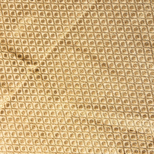 〔1m切り売り〕インドの伝統模様ゴールドプリント布〔幅約110cm〕 2 - 生地の拡大写真です
