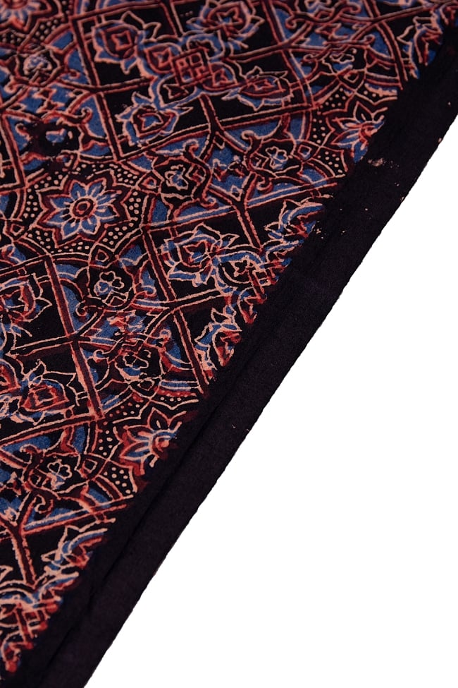 【4.8m 長尺布】伝統息づくインドから　昔ながらの木版染めアジュラックデザインの伝統模様布 4 - 縁の写真です