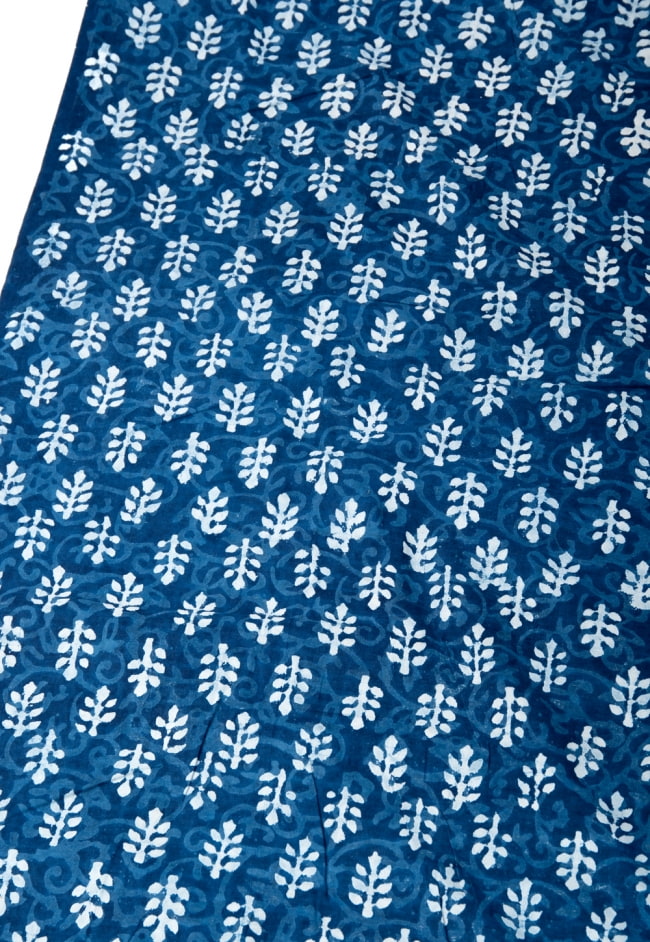 〔1m切り売り〕伝統息づく南インドから　昔ながらの木版インディゴ藍染布〔112cm〕 - 更紗模様 2 - とても素敵な雰囲気です