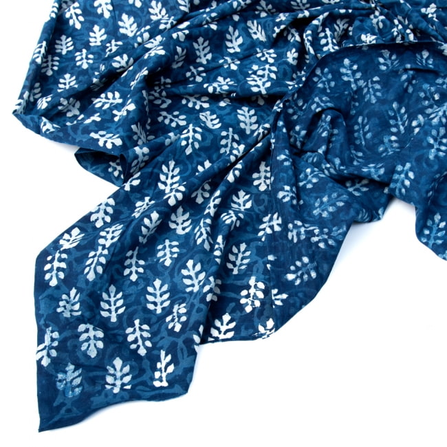 〔1m切り売り〕伝統息づく南インドから　昔ながらの木版インディゴ藍染布〔112cm〕 - 更紗模様 4 - 縁の写真です