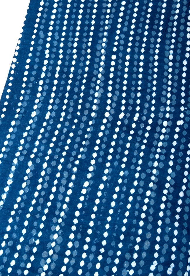 〔1m切り売り〕伝統息づく南インドから　昔ながらの木版インディゴ藍染布〔114cm〕 - ひし形 2 - とても素敵な雰囲気です