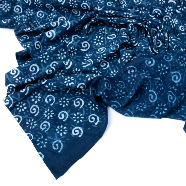 〔1m切り売り〕伝統息づく南インドから　昔ながらの木版インディゴ藍染布〔113cm〕 - 更紗模様 4 - 縁の写真です