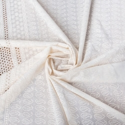 〔1m切り売り〕更紗やインドの伝統刺繍　アイレットレースのホワイトコットン布〔幅約99cm〕の商品写真