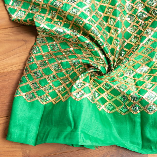 〔1m切り売り〕インドのスパンコールクロス〔幅約107cm〕の写真1枚目です。インドからやってきた切り売り布です。切り売り,アジア布 量り売り,手芸,裁縫,生地,アジアン,ファブリック,布,キラキラ布,豪華な布,スパンコール