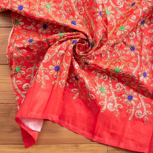 〔1m切り売り〕インドのスパンコールクロス〔幅約108cm〕の写真1枚目です。インドからやってきた切り売り布です。切り売り,アジア布 量り売り,手芸,裁縫,生地,アジアン,ファブリック,布,キラキラ布,豪華な布