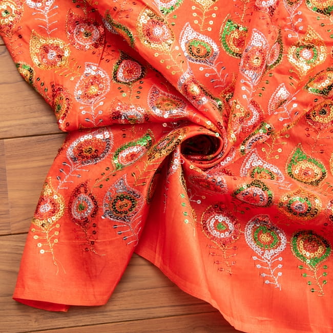 〔1m切り売り〕インドのスパンコールクロス〔幅約108cm〕の写真1枚目です。インドからやってきた切り売り布です。切り売り,アジア布 量り売り,手芸,裁縫,生地,アジアン,ファブリック,布,キラキラ布,豪華な布,スパンコール