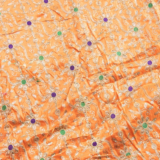 〔1m単位切り売り〕インドのスパンコールクロス〔幅約108cm〕 2 - 光の加減で表情をかえてくれます