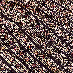 〔約3.8m 長尺布】伝統息づくインドから　昔ながらの木版染めアジュラックデザインの伝統模様布〔横幅：約110cm〕の商品写真