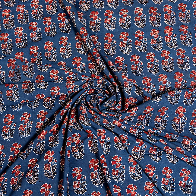 〔約3.8m 長尺布】伝統息づくインドから　昔ながらの木版インディゴ藍染布〔横幅：約111.5cm〕 4 - インドならではの生地です