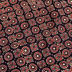 〔約5m 長尺布】伝統息づくインドから　昔ながらの木版染めアジュラックデザインの伝統模様布〔横幅：約109cm〕の商品写真