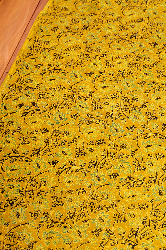 〔約3.8m 長尺布】伝統息づくインドから　昔ながらの木版染め更紗デザインの伝統模様布〔横幅：約110cm〕 2 - とても素敵な雰囲気です