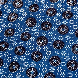 〔約3.8m 長尺布】伝統息づくインドから　昔ながらの木版藍染めアジュラックデザインの伝統模様布〔横幅：約113cm〕の商品写真