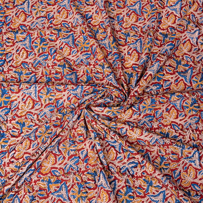 〔1m切り売り〕伝統息づく南インドから　昔ながらの木版染め更紗模様布 - 赤系〔横幅:約120cm〕 4 - インドならではの布ですね。