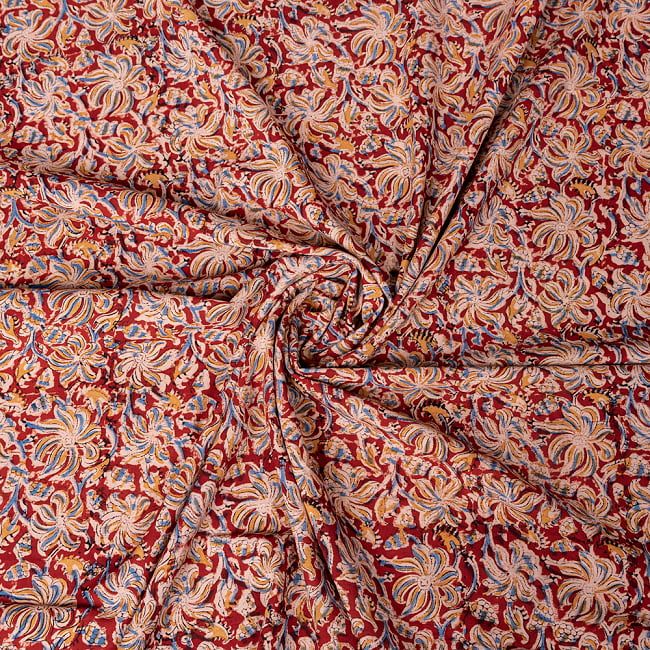 〔1m切り売り〕伝統息づく南インドから　昔ながらの木版染め更紗模様布 - 赤系〔横幅:約121cm〕 4 - インドならではの布ですね。