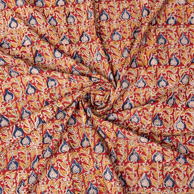 〔1m切り売り〕伝統息づく南インドから　昔ながらの木版染め更紗模様布 - 赤系〔横幅:約114cm〕 4 - インドならではの布ですね。