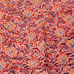 〔1m切り売り〕伝統息づく南インドから　昔ながらの木版染め更紗模様布 - 赤系〔横幅:約118cm〕の商品写真