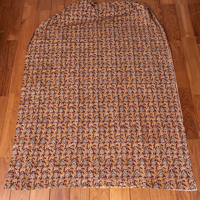 〔1m切り売り〕伝統息づく南インドから　昔ながらの木版染め更紗模様布 - えんじ系〔横幅:約116cm〕 3 - 全体を広げてみたところです。1mの長さごとにご購入いただけます。