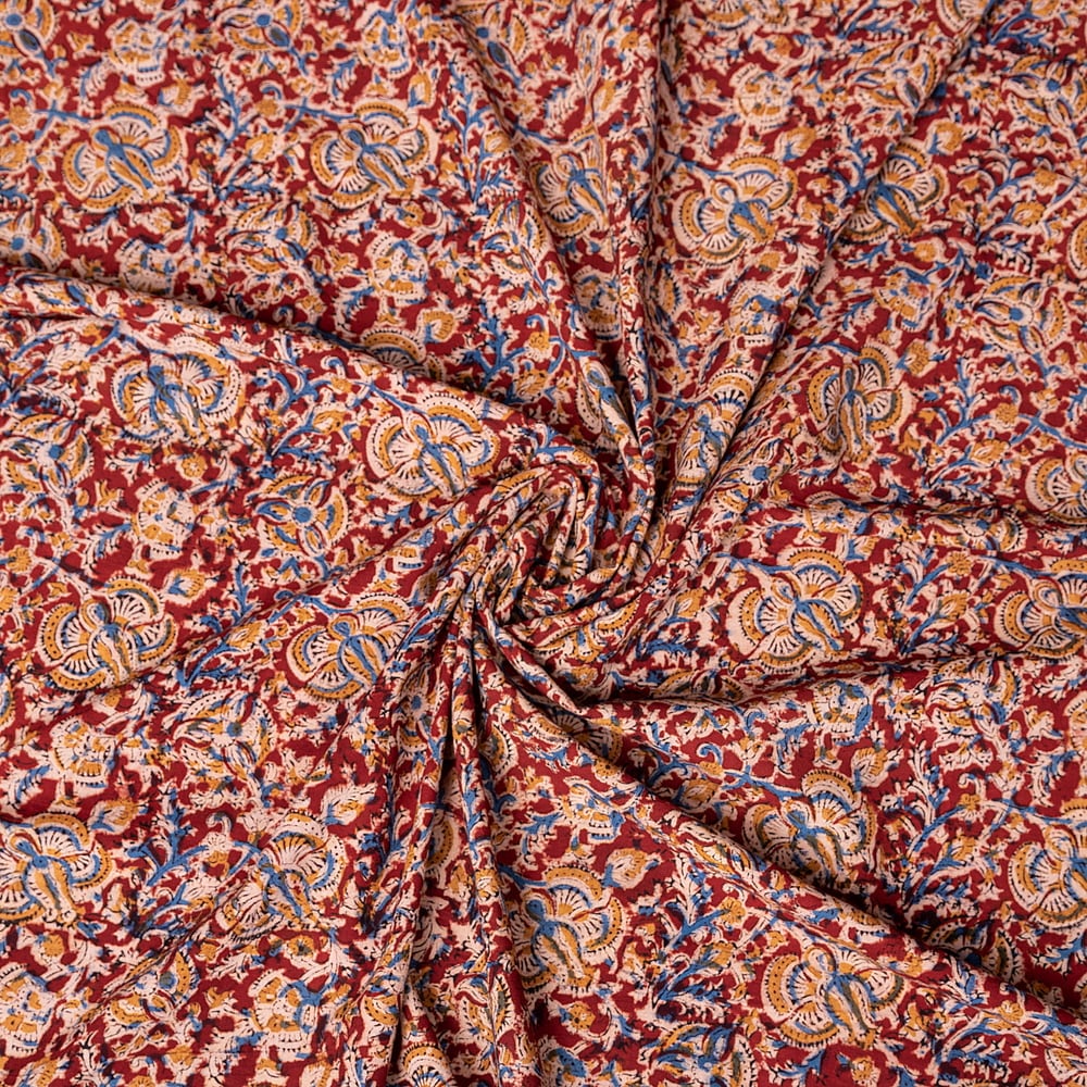 〔1m切り売り〕伝統息づく南インドから　昔ながらの木版染め更紗模様布 - 赤系〔横幅:約121cm〕1枚目の説明写真です