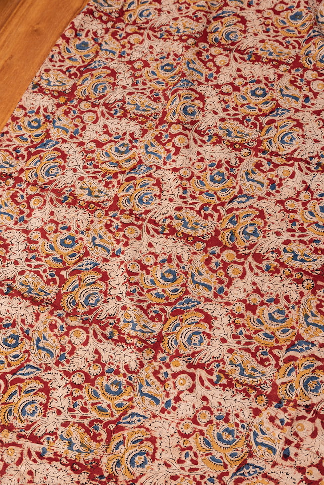 〔1m切り売り〕伝統息づく南インドから　昔ながらの木版染め更紗模様布 - 赤茶系〔横幅:約116.5cm〕 2 - とても素敵な雰囲気です