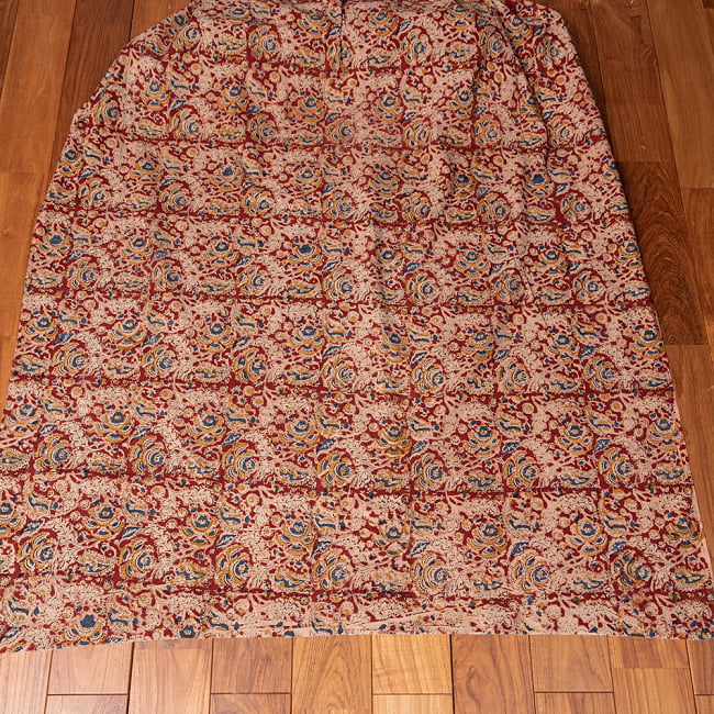 〔1m切り売り〕伝統息づく南インドから　昔ながらの木版染め更紗模様布 - 赤茶系〔横幅:約116.5cm〕 3 - 全体を広げてみたところです。1mの長さごとにご購入いただけます。