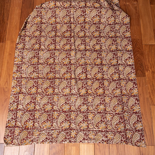〔1m切り売り〕伝統息づく南インドから　昔ながらの木版染め更紗模様布 - 茶色系〔横幅:約116cm〕 3 - 全体を広げてみたところです。1mの長さごとにご購入いただけます。