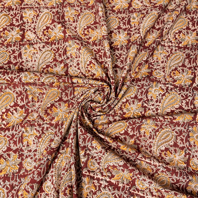 〔1m切り売り〕伝統息づく南インドから　昔ながらの木版染め更紗模様布 - 茶色系〔横幅:約116cm〕 4 - インドならではの布ですね。