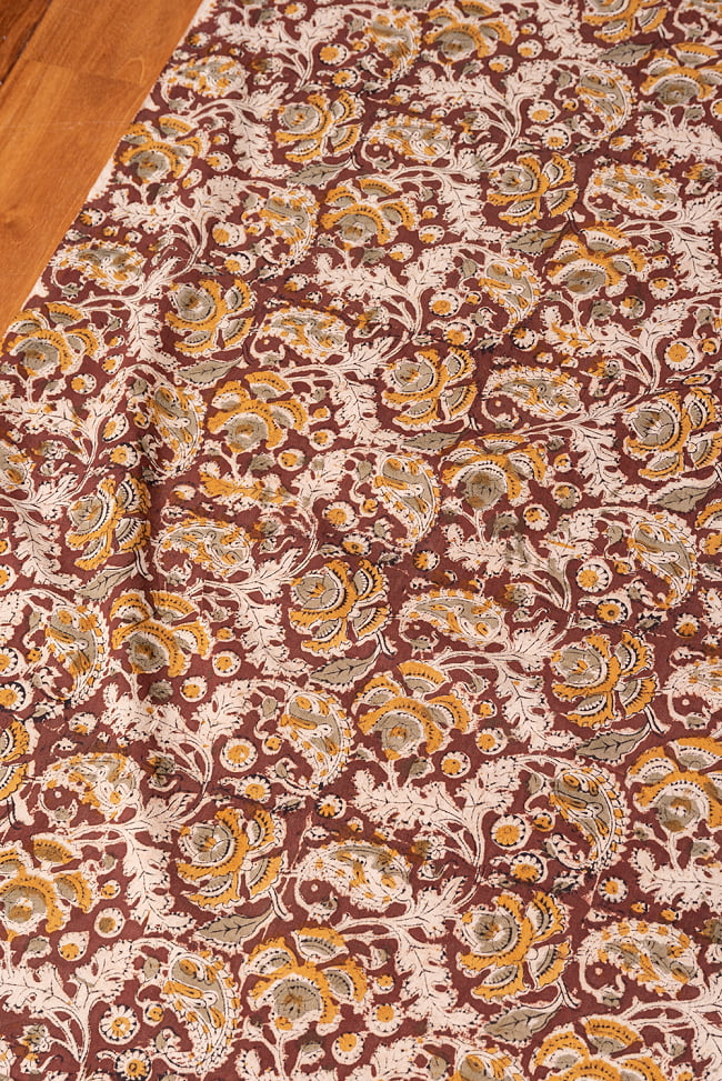 〔1m切り売り〕伝統息づく南インドから　昔ながらの木版染め更紗模様布 - 茶色系〔横幅:約115.5cm〕 2 - とても素敵な雰囲気です