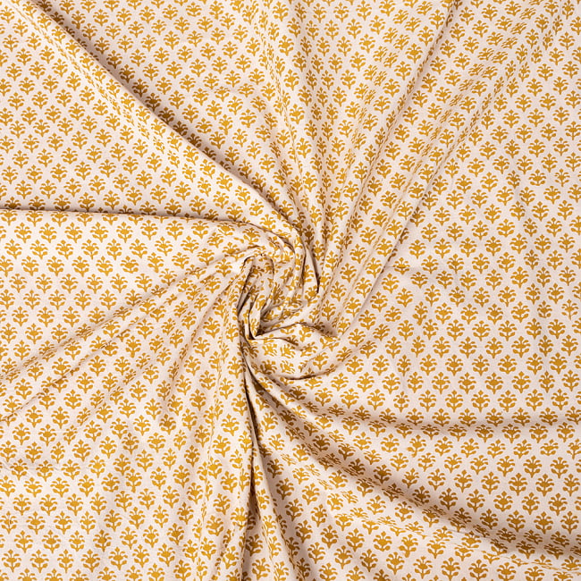〔1m切り売り〕伝統息づく南インドから　昔ながらの伝統更紗模様布 - ナチュラル系〔横幅:約111.5cm〕 4 - インドならではの布ですね。