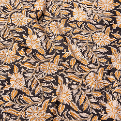 〔1m切り売り〕伝統息づく南インドから　昔ながらの木版染め更紗模様布 - ブラック系〔横幅:約116cm〕の商品写真