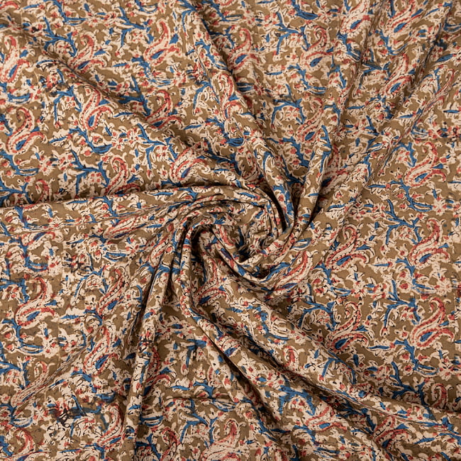 〔1m切り売り〕伝統息づく南インドから　昔ながらの木版染め更紗模様布 - カーキ系〔横幅:約119cm〕 4 - インドならではの布ですね。