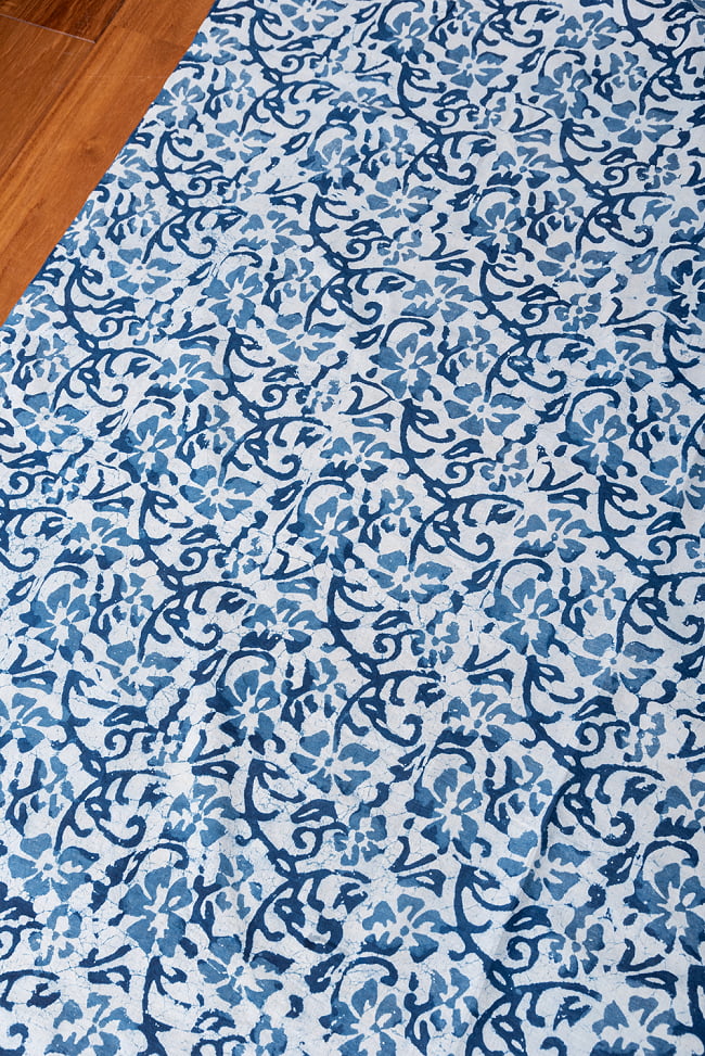 〔1m切り売り〕伝統息づく南インドから　昔ながらの木版インディゴ藍染布 - 更紗模様〔横幅:約113.5cm〕 2 - とても素敵な雰囲気です