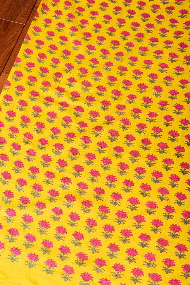 〔1m切り売り〕伝統息づく南インドから　昔ながらの更紗模様布 - 小花模様〔横幅:約103.5cm〕 2 - とても素敵な雰囲気です