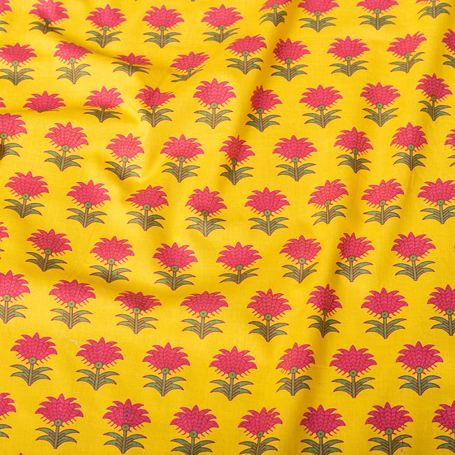 〔1m切り売り〕伝統息づく南インドから　昔ながらの更紗模様布 - 小花模様〔横幅:約103.5cm〕の写真1枚目です。木版で丁寧にプリント。インドらしい味わいのある布地です。ボタニカル,唐草模様,切り売り,量り売り布,アジア布 量り売り,手芸,生地,小花柄,かわいい布