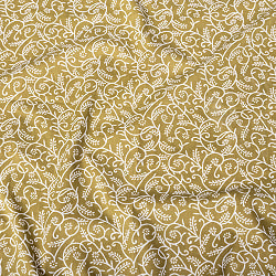 〔1m切り売り〕伝統息づく南インドから　昔ながらの更紗模様布 - カーキ系〔横幅:約109cm〕の商品写真