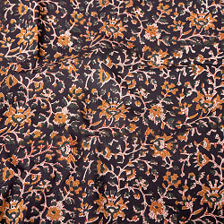 〔1m切り売り〕伝統息づく南インドから　昔ながらの木版染め更紗模様布 - ブラック系〔横幅:約113cm〕の商品写真