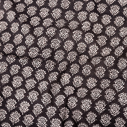 〔1m切り売り〕伝統息づく南インドから　昔ながらの更紗模様布 - ブラック系〔横幅:約114cm〕の商品写真