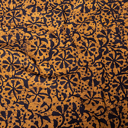 〔1m切り売り〕伝統息づく南インドから　バティック染め布 - イエロー・ブラック系〔横幅:約111cm〕の商品写真