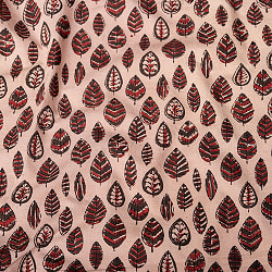〔1m切り売り〕伝統息づく南インドから　昔ながらの木版染め更紗模様布 - 薄茶〔横幅:約114cm〕の商品写真