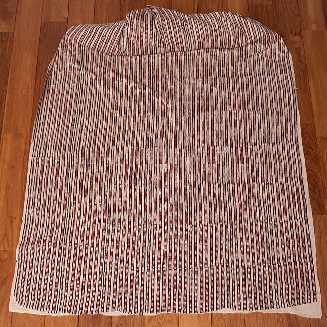 〔1m切り売り〕伝統息づく南インドから　昔ながらの木版染め更紗模様布 - ストライプ系〔横幅:約114cm〕 3 - 全体を広げてみたところです。1mの長さごとにご購入いただけます。