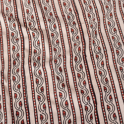 〔1m切り売り〕伝統息づく南インドから　昔ながらの木版染め更紗模様布 - 蔦模様〔横幅:約113.5cm〕の商品写真